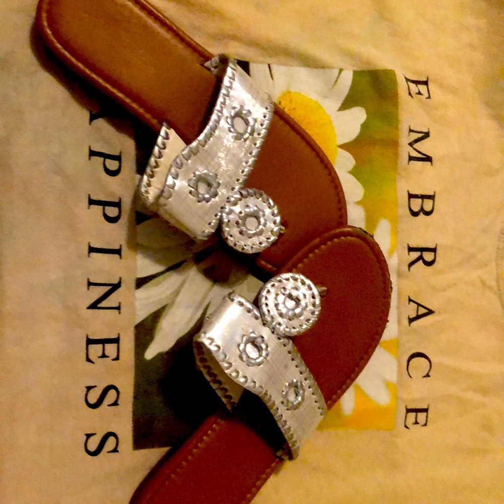 selling these shoes, so hit me up, if you would like to purchase any.